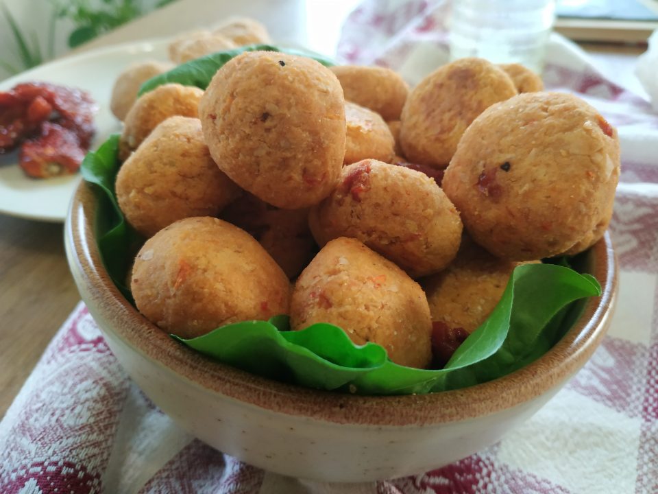 Polpettine vegane di ceci e pomodoro secco: come prepararle