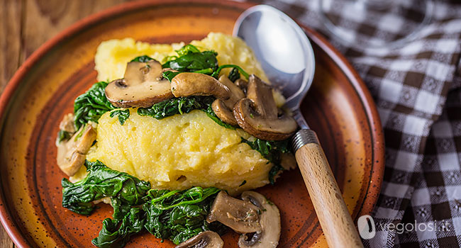Polenta ai cavolfiori con spinaci e funghi