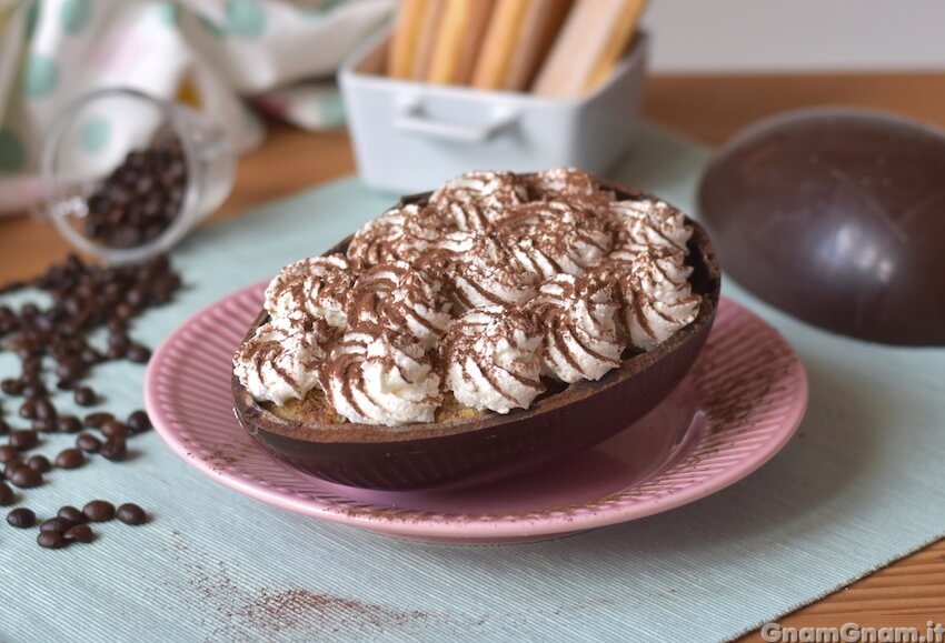 Tiramisù nell’uovo di Pasqua pronto in 20 minuti