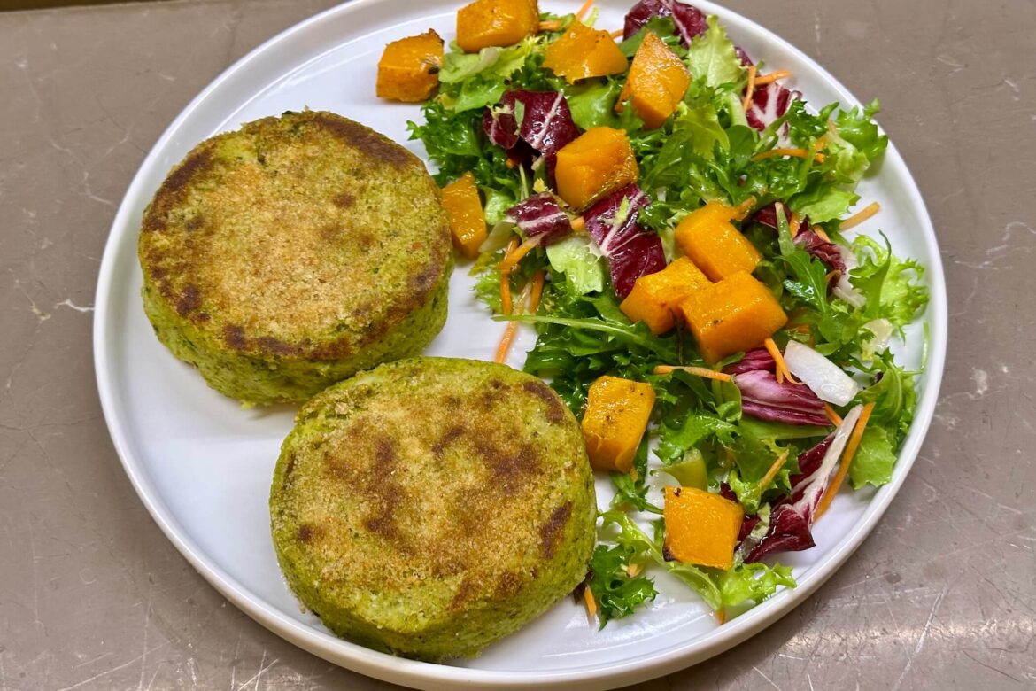 Hamburger di broccoli: la cena dei campioni colorata e super filante