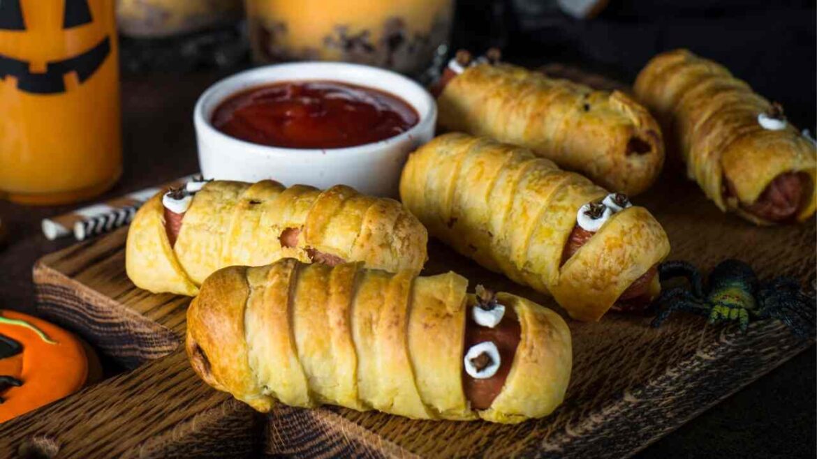Ricette salate di Halloween, come fare le mummie di sfoglia perfette: croccanti fuori e morbide dentro