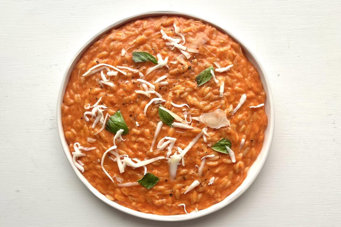 Risoni alla pizzaiola: il comfort food che ti salva sempre