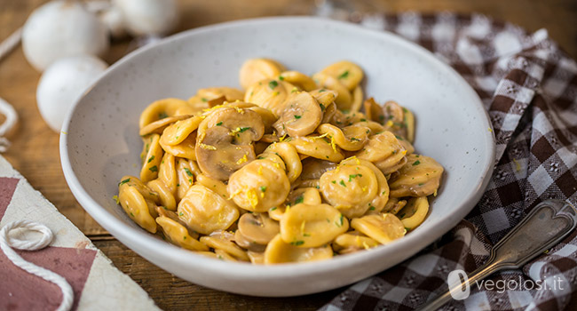 Orecchiette ai funghi e crema saporita al miso