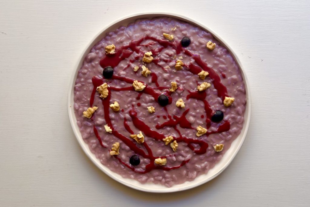 Risotto ai mirtilli: il piatto delicato per le occasioni speciali