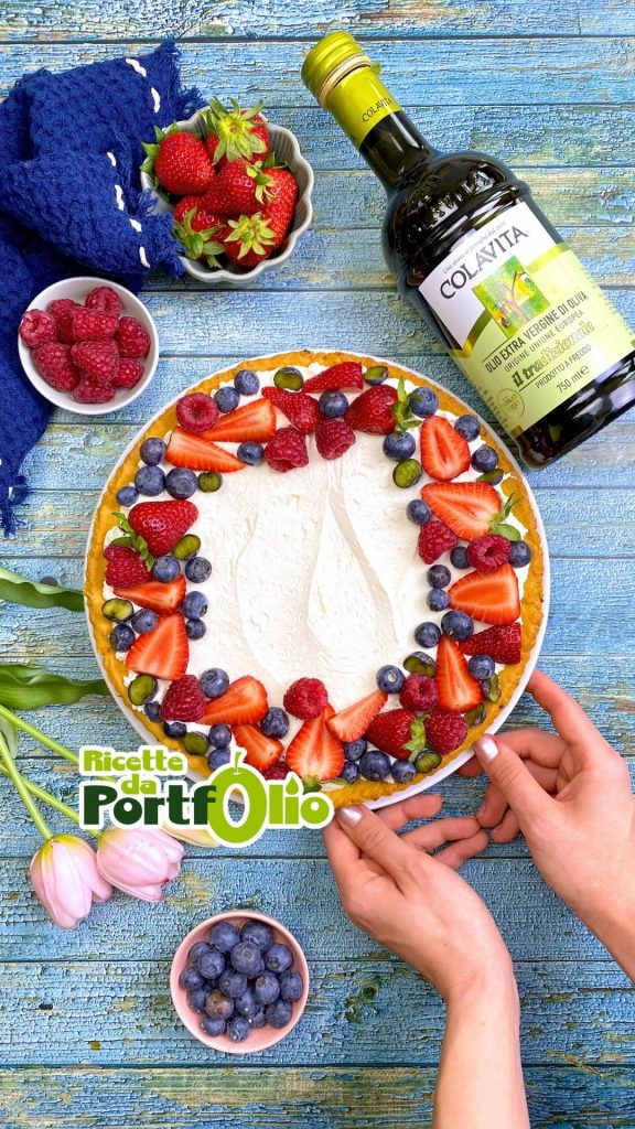Crostata con crema allo yogurt e frutta: la torta fresca e bellissima con frolla all’olio EVO