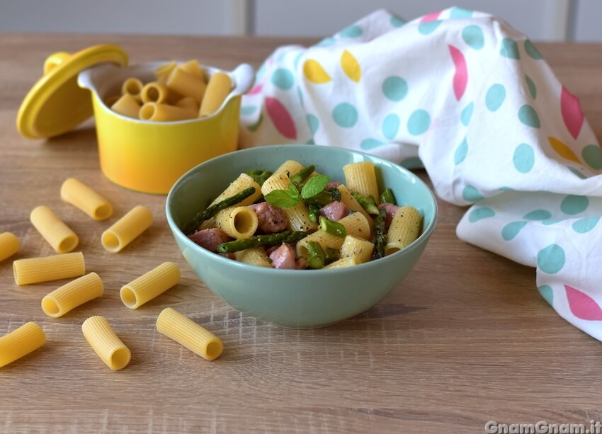 Pasta asparagi e tonno: leggera, saporita e pronta in meno di mezz’ora