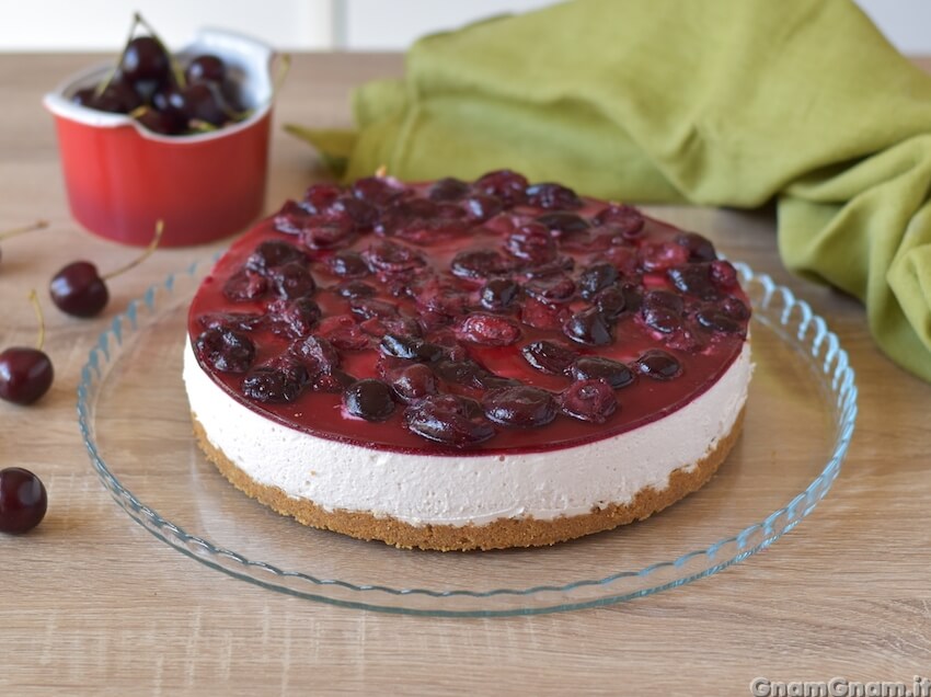 Cheesecake fredda alle ciliegie: fresca, golosa e senza accendere il forno