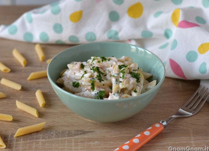 Pasta al salmone senza panna: cremosa e pronta in 15 minuti