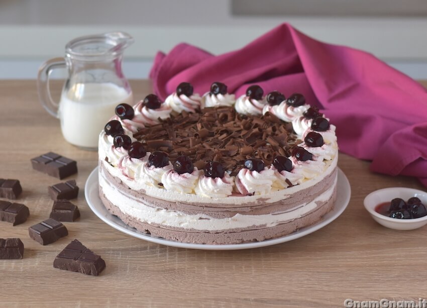 Torta gelato foresta nera: senza forno e perfetta per le giornate calde