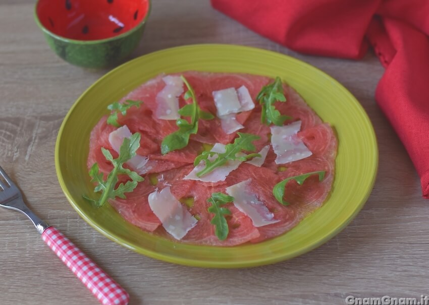 Carpaccio di anguria: pronto in 10 minuti e perfetto quando fa caldo