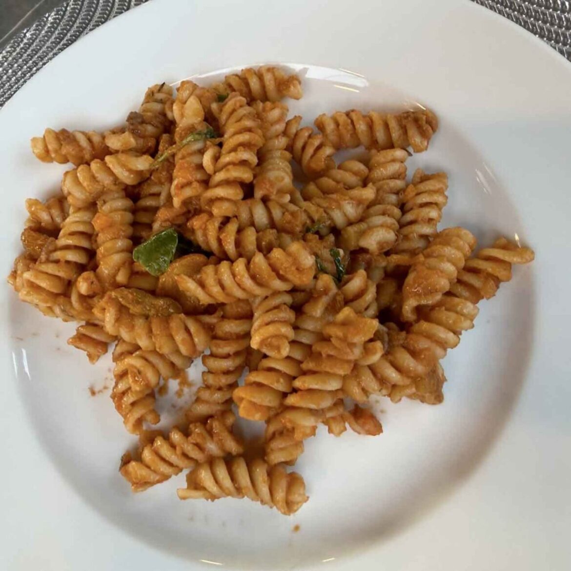 Pasta con le lenticchie, ricetta del ragù vegano di Simone Salvini