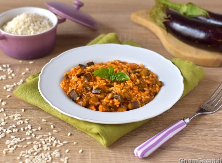 Risotto alla parmigiana di melanzane: tutto il gusto della parmigiana in un primo piatto
