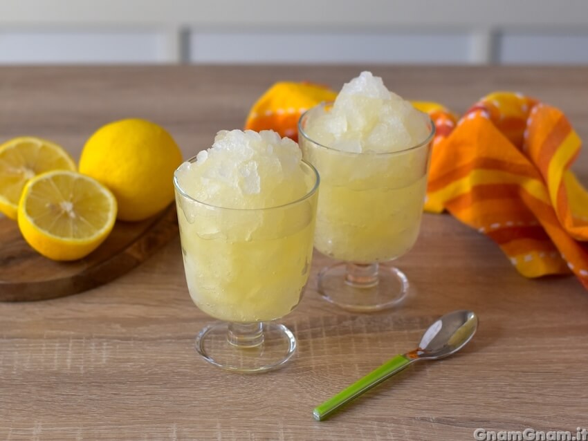 Granita al limone: ecco come farla in casa senza gelatiera