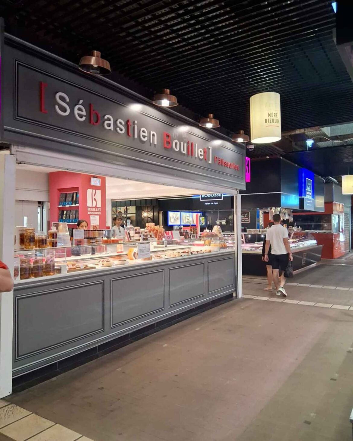 5 banchi al mercato di Lione per mangiare bene spendendo poco