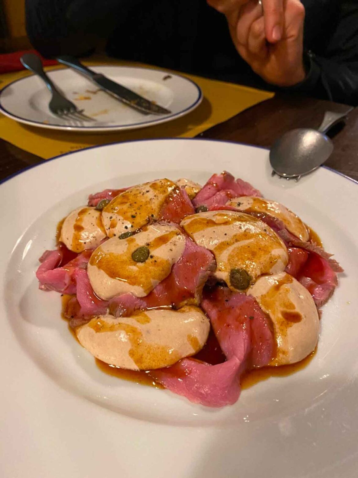 Trippa Milano punisce i clienti: niente vitello tonnato e tagliatelle