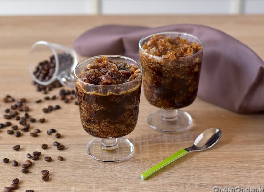 Granita al caffè: ecco come farla in casa senza gelatiera