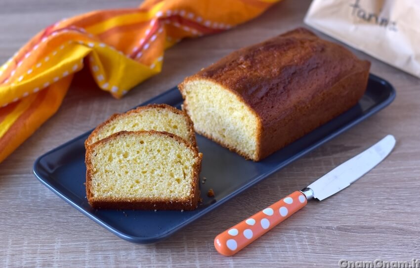 Plumcake allo yogurt: soffice e senza burro, si prepara in 5 minuti e via in forno