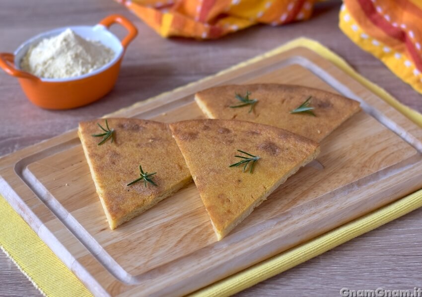 Farinata di ceci: la ricetta tradizionale facile da fare in casa