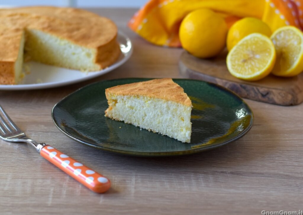 Torta di albumi al limone: il dolce all’acqua che resta soffice per una settimana