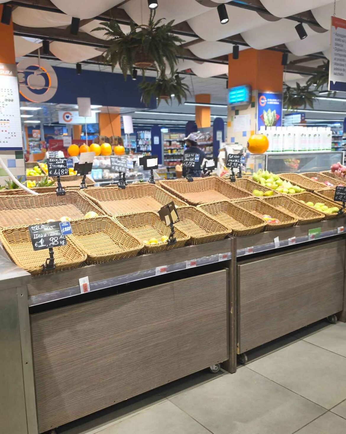 Blocco dei Tir, supermercati vuoti al Sud, ma è peggio del Covid