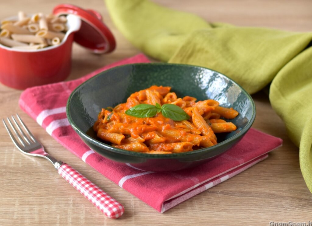 Pasta con crema di peperoni: cremosa, saporita e facile da preparare