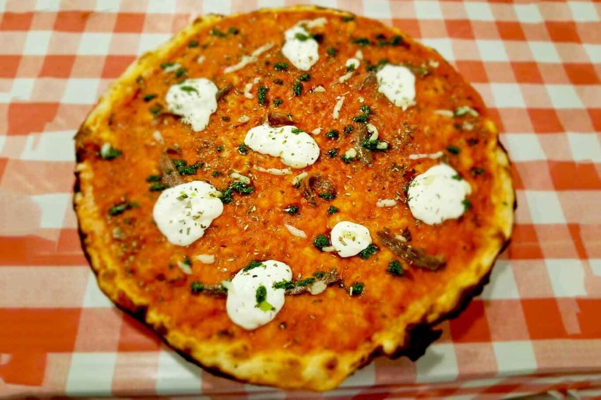 Per la pizza romana ad Iglesias si va stranamente in Osteria